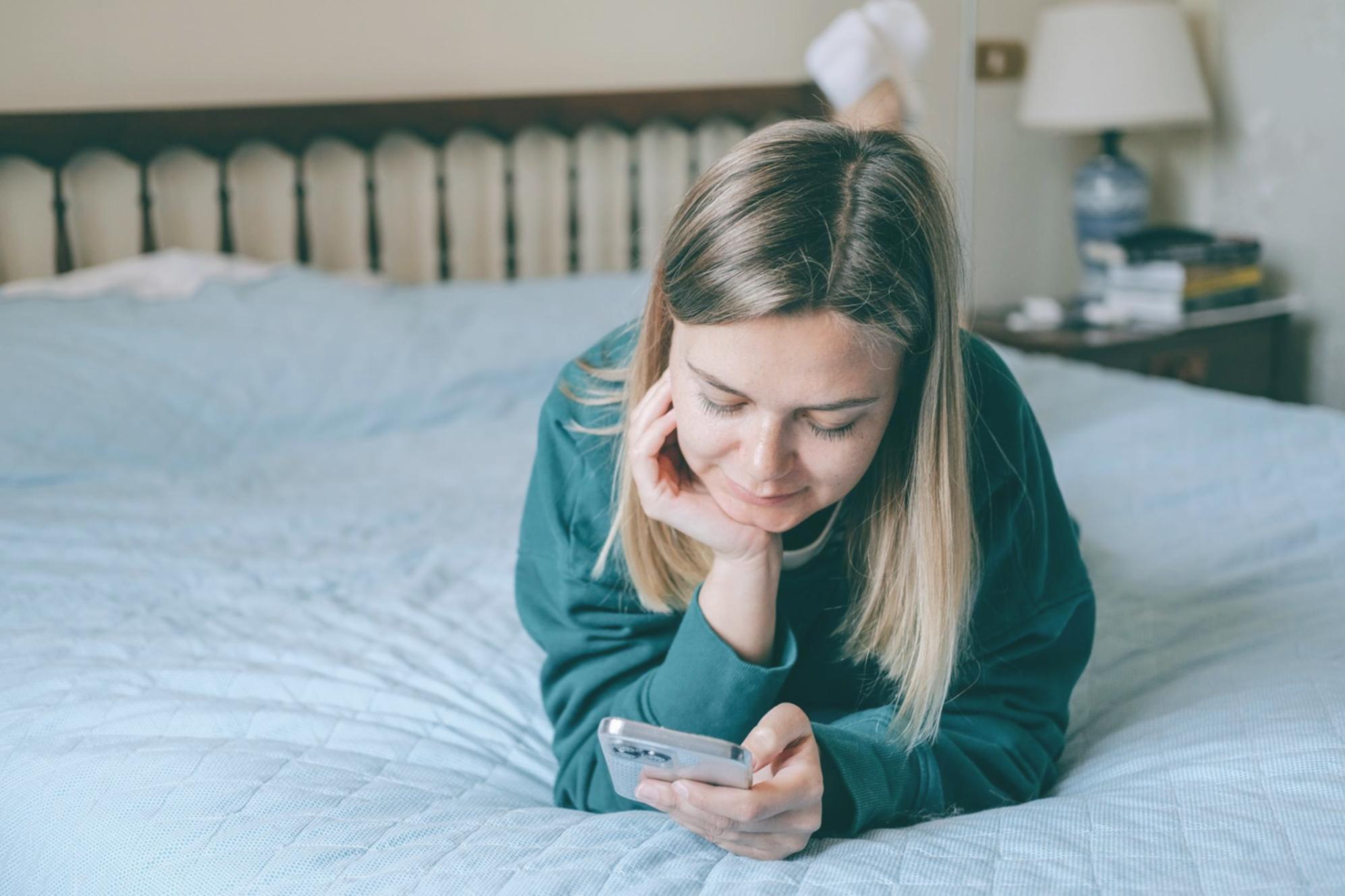 Uczestnik programu podczas sesji online z prowadzącym Kremnud
